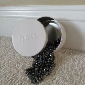 SPEKS CRAGS! WHITE BOX! MAGNETIC STONES! BARELY USED